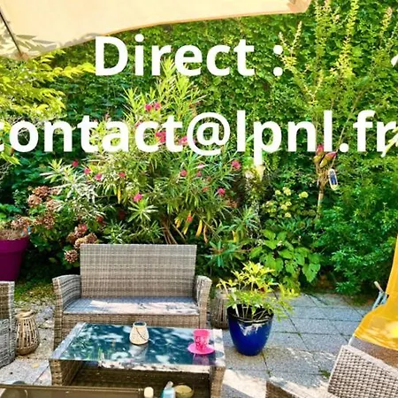 Le Mini Nid, Acces Terrasse De L'etablissement * Rives (Isere)